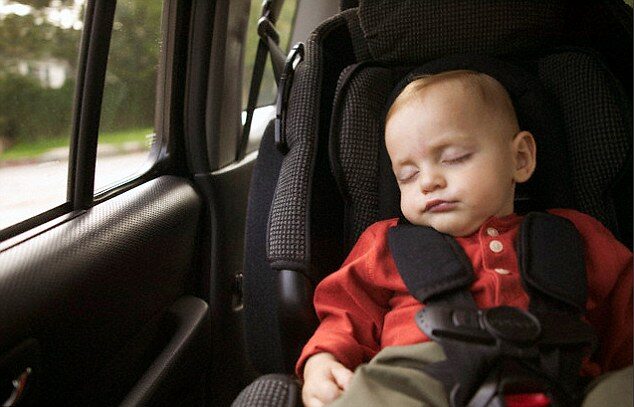 siesta en la silla de coche