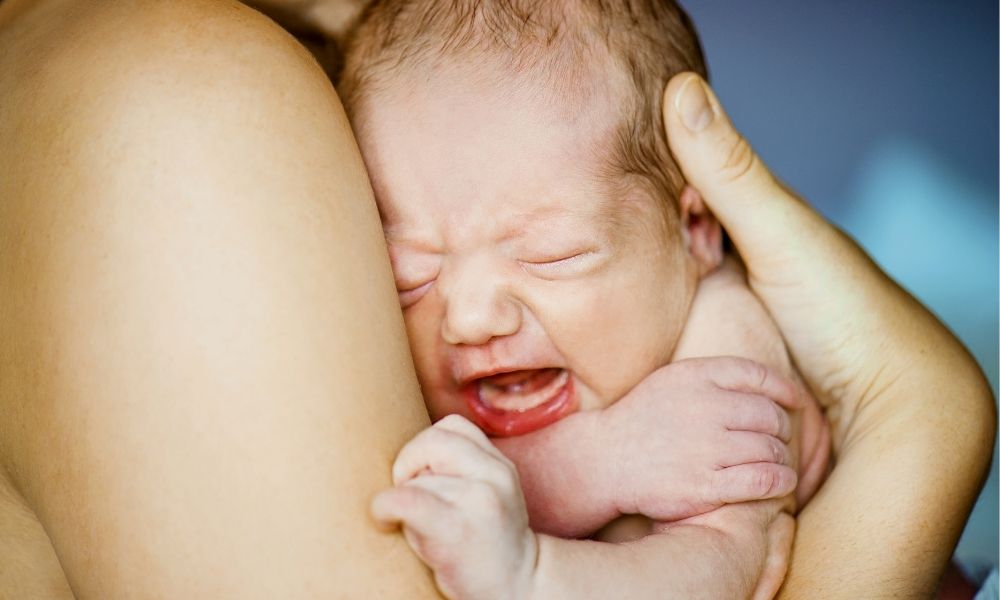bebe llora colico 