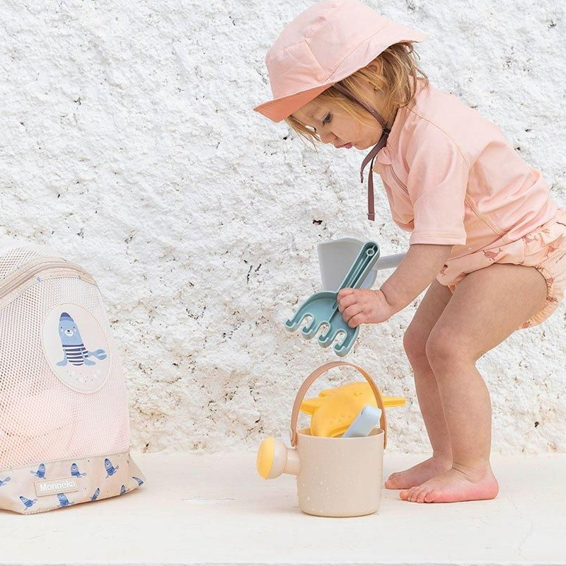bebe juguetes de playa