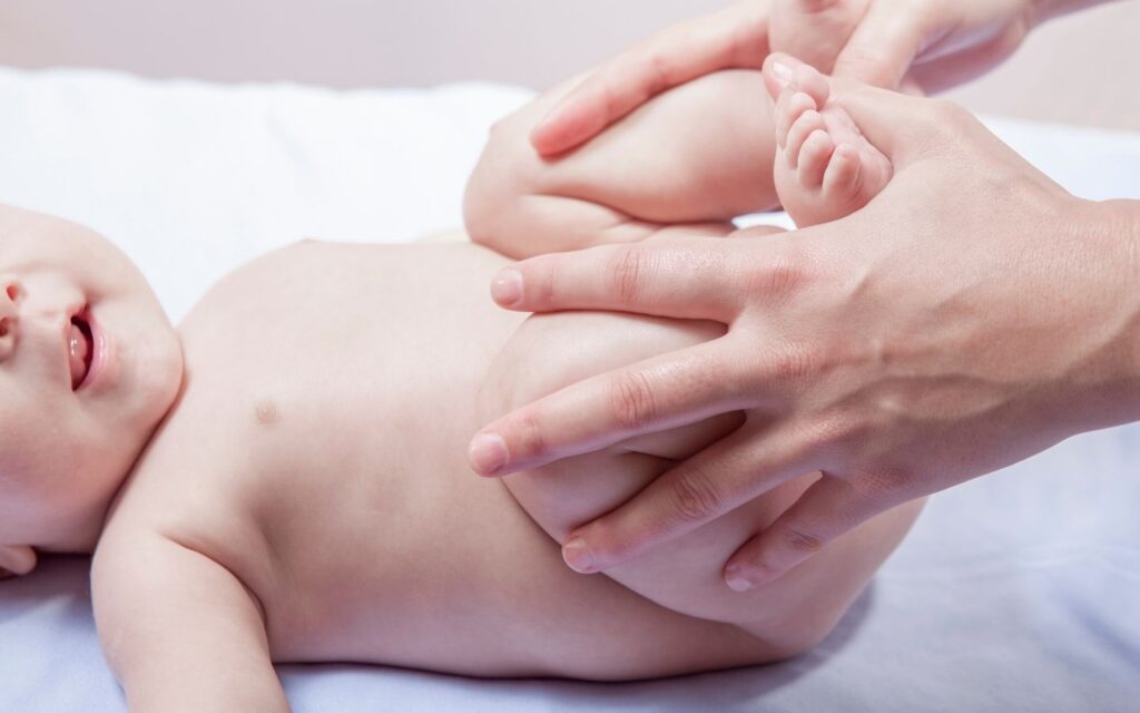 masaje colico lactante