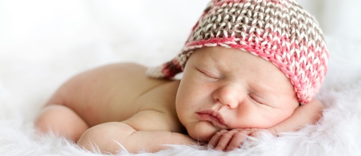 Consejos a la hora de comprar ropa para regalar a un bebé recién nacido